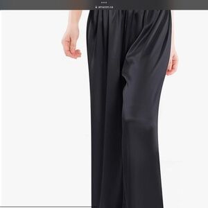 Beautiful satin pants size M